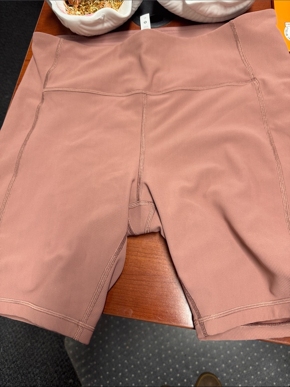 Lululemon ribbed contour bike short size 14 // 082729
